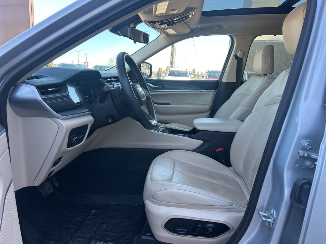 2022 Jeep Grand Cherokee L 4x4 Limited Photo