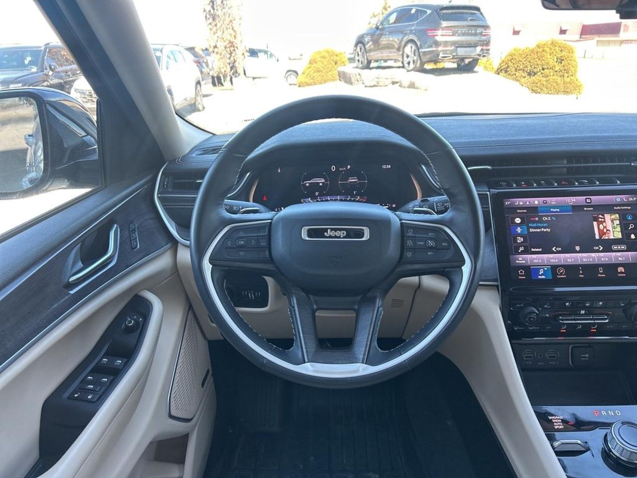 2022 Jeep Grand Cherokee L 4x4 Limited Photo