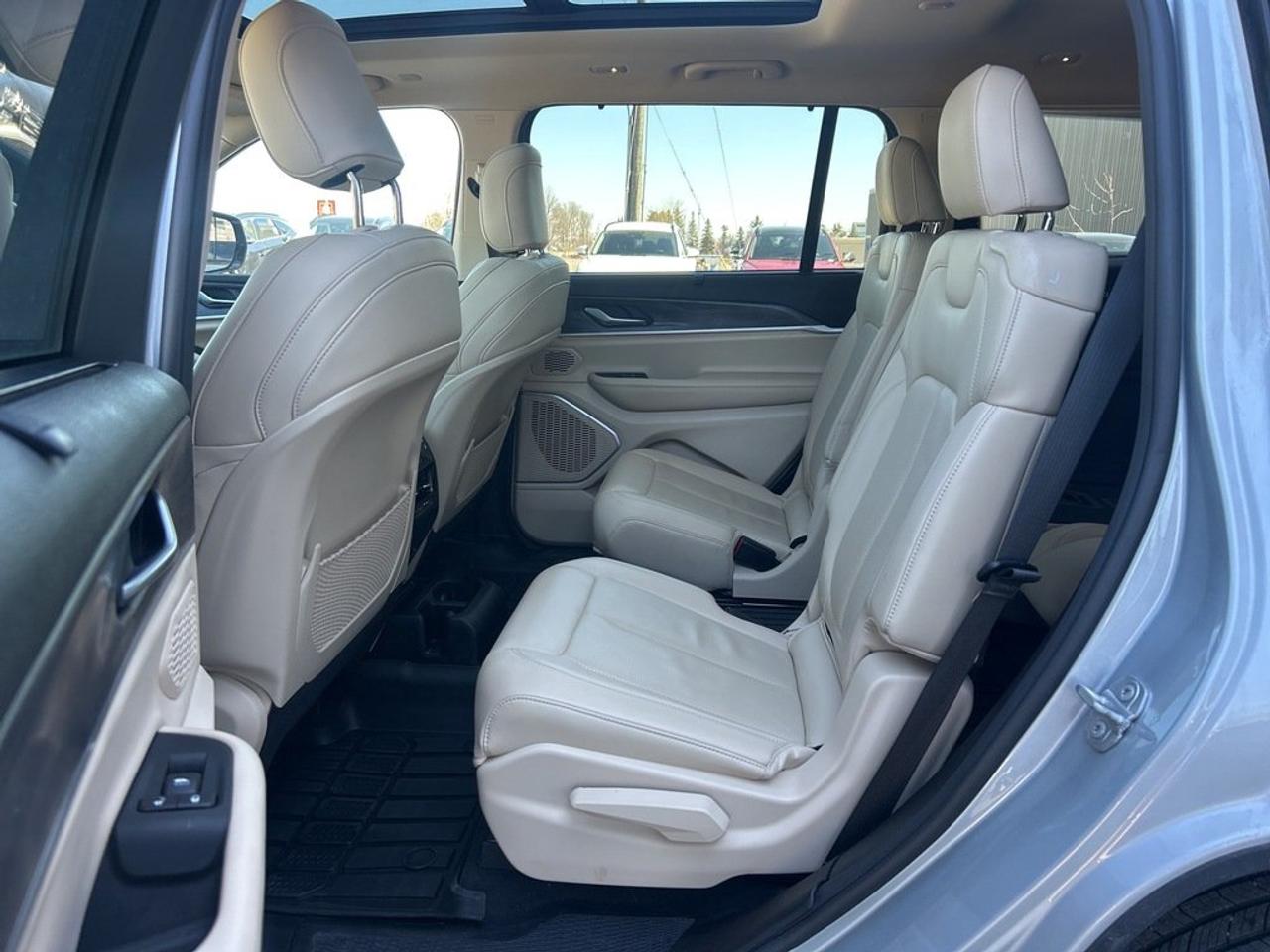 2022 Jeep Grand Cherokee L 4x4 Limited Photo