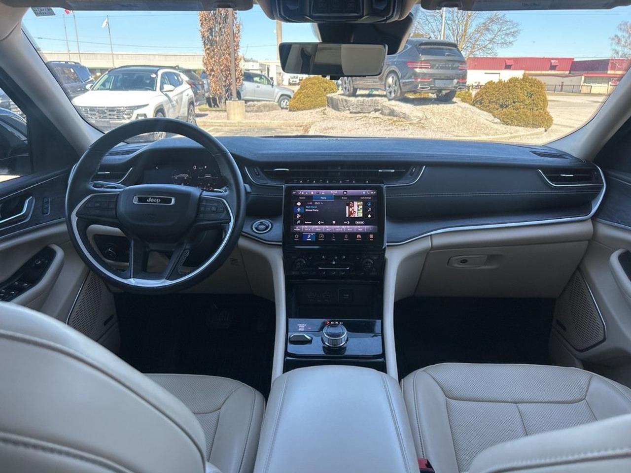 2022 Jeep Grand Cherokee L 4x4 Limited Photo
