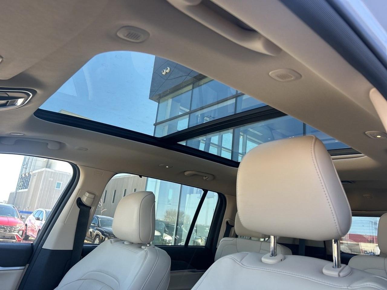 2022 Jeep Grand Cherokee L 4x4 Limited Photo