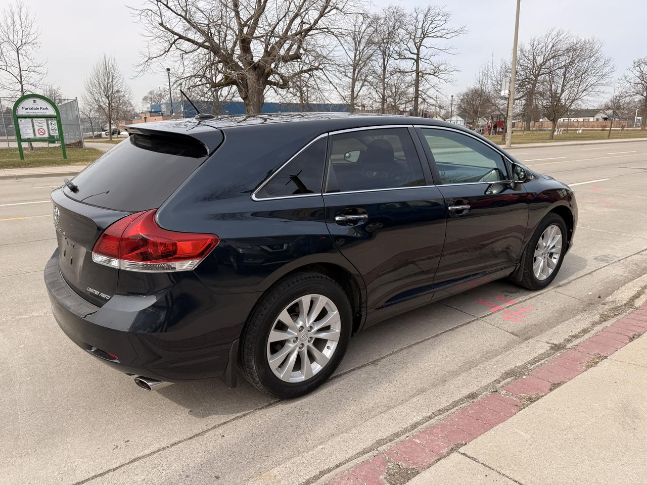2014 Toyota Venza 4dr Wgn AWD limited Photo