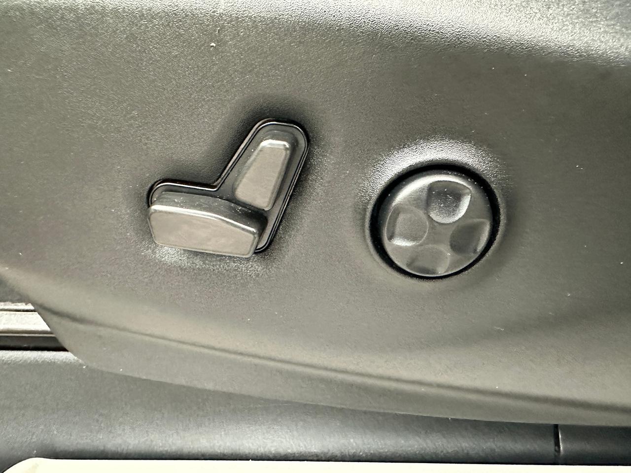 2022 Chrysler Grand Caravan SXT Heated Cloth Stow'N'Go PowerDoors/Gate CarPlay Photo