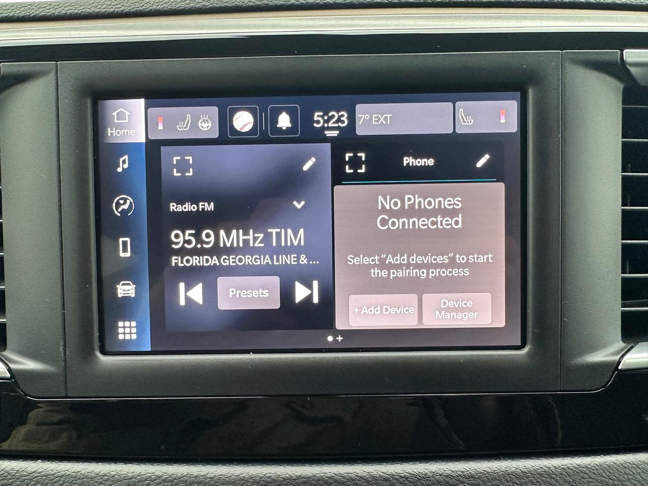 2022 Chrysler Grand Caravan SXT Heated Cloth Stow'N'Go PowerDoors/Gate CarPlay Photo