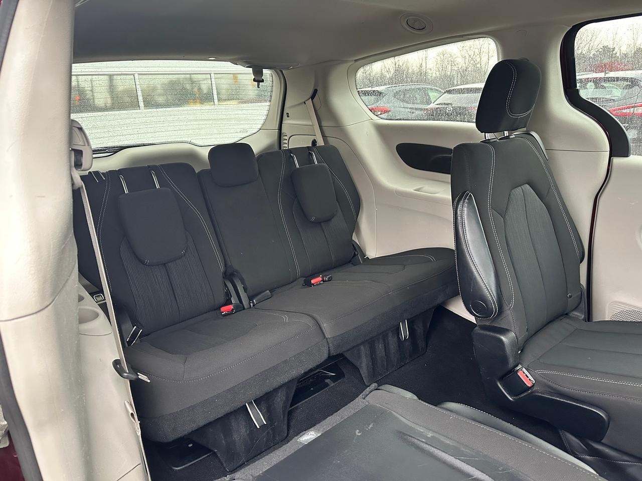 2022 Chrysler Grand Caravan SXT Heated Cloth Stow'N'Go PowerDoors/Gate CarPlay Photo