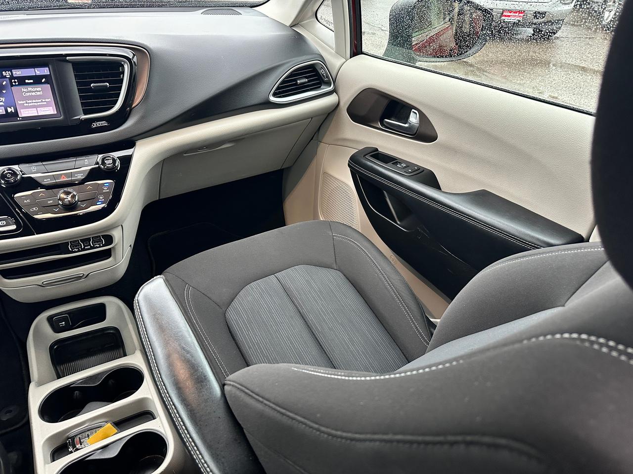 2022 Chrysler Grand Caravan SXT Heated Cloth Stow'N'Go PowerDoors/Gate CarPlay Photo