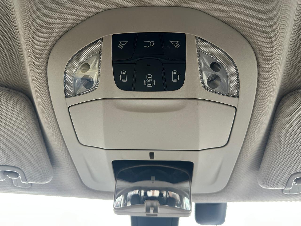 2022 Chrysler Grand Caravan SXT Heated Cloth Stow'N'Go PowerDoors/Gate CarPlay Photo