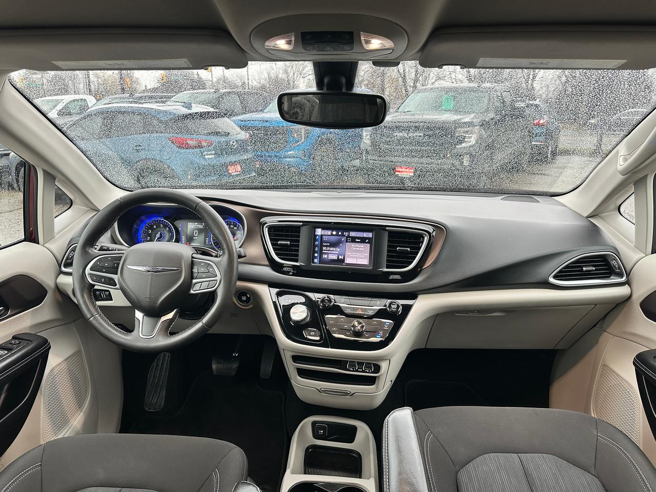 2022 Chrysler Grand Caravan SXT Heated Cloth Stow'N'Go PowerDoors/Gate CarPlay Photo