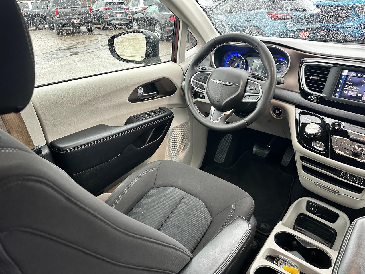 2022 Chrysler Grand Caravan SXT Heated Cloth Stow'N'Go PowerDoors/Gate CarPlay Photo