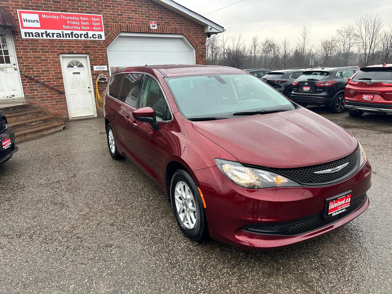 2022 Chrysler Grand Caravan SXT Heated Cloth Stow'N'Go PowerDoors/Gate CarPlay Photo