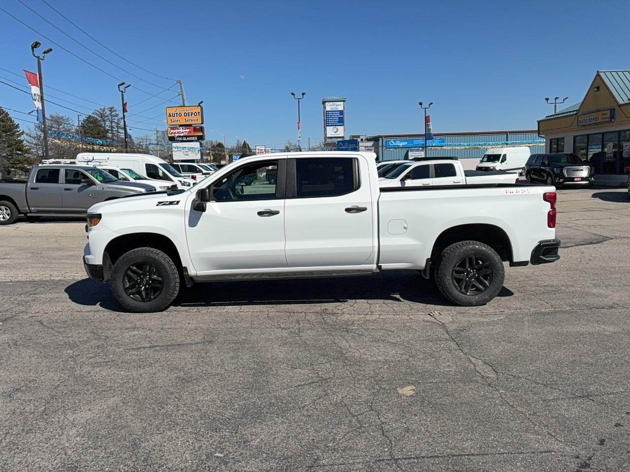 2024 Chevrolet Silverado 1500 CustomTrailBossZ71CrewCab 4WD 2.7L4cylGas 6'7"Box Photo