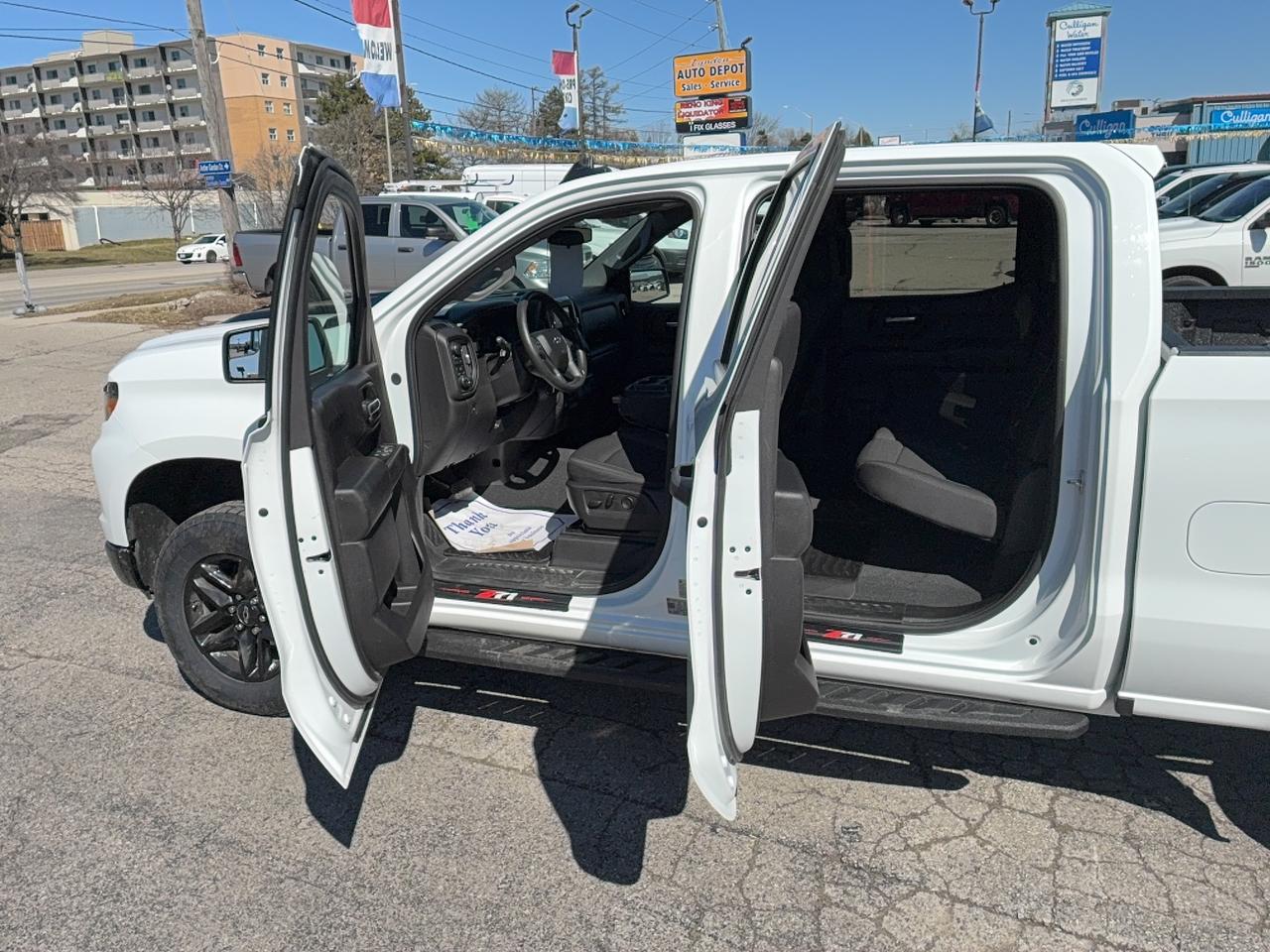 2024 Chevrolet Silverado 1500 CustomTrailBossZ71CrewCab 4WD 2.7L4cylGas 6'7"Box Photo