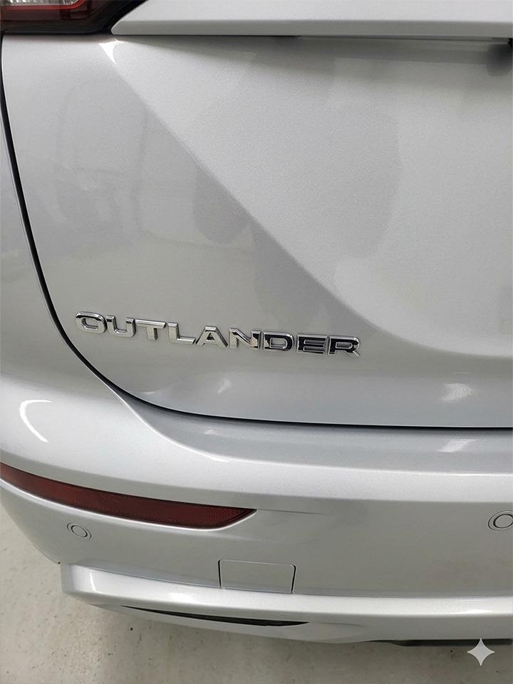 2022 Mitsubishi Outlander SEL Photo