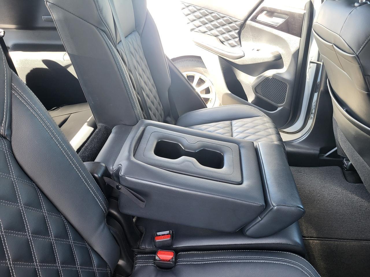 2022 Mitsubishi Outlander SEL Photo