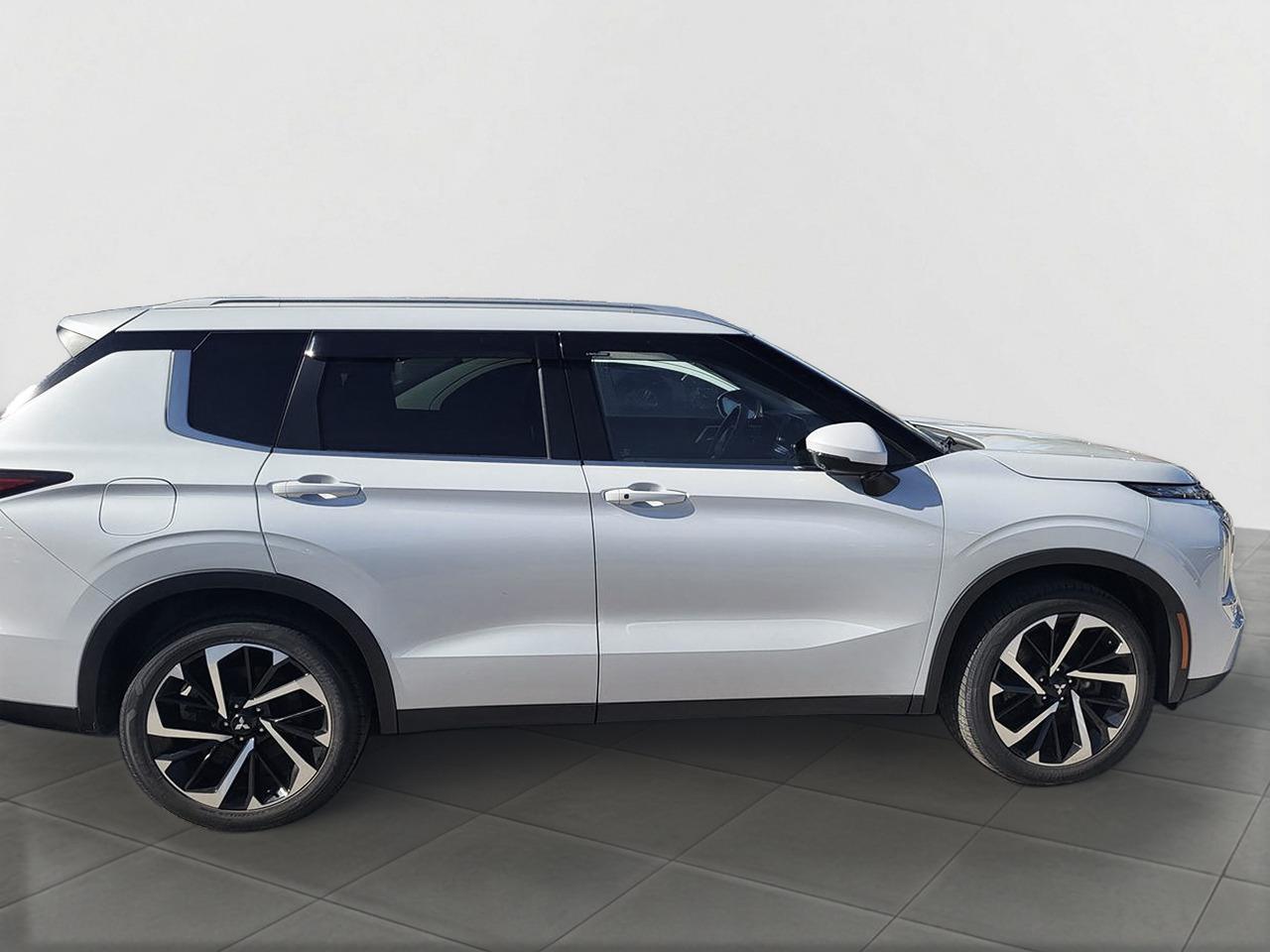 2022 Mitsubishi Outlander SEL Photo