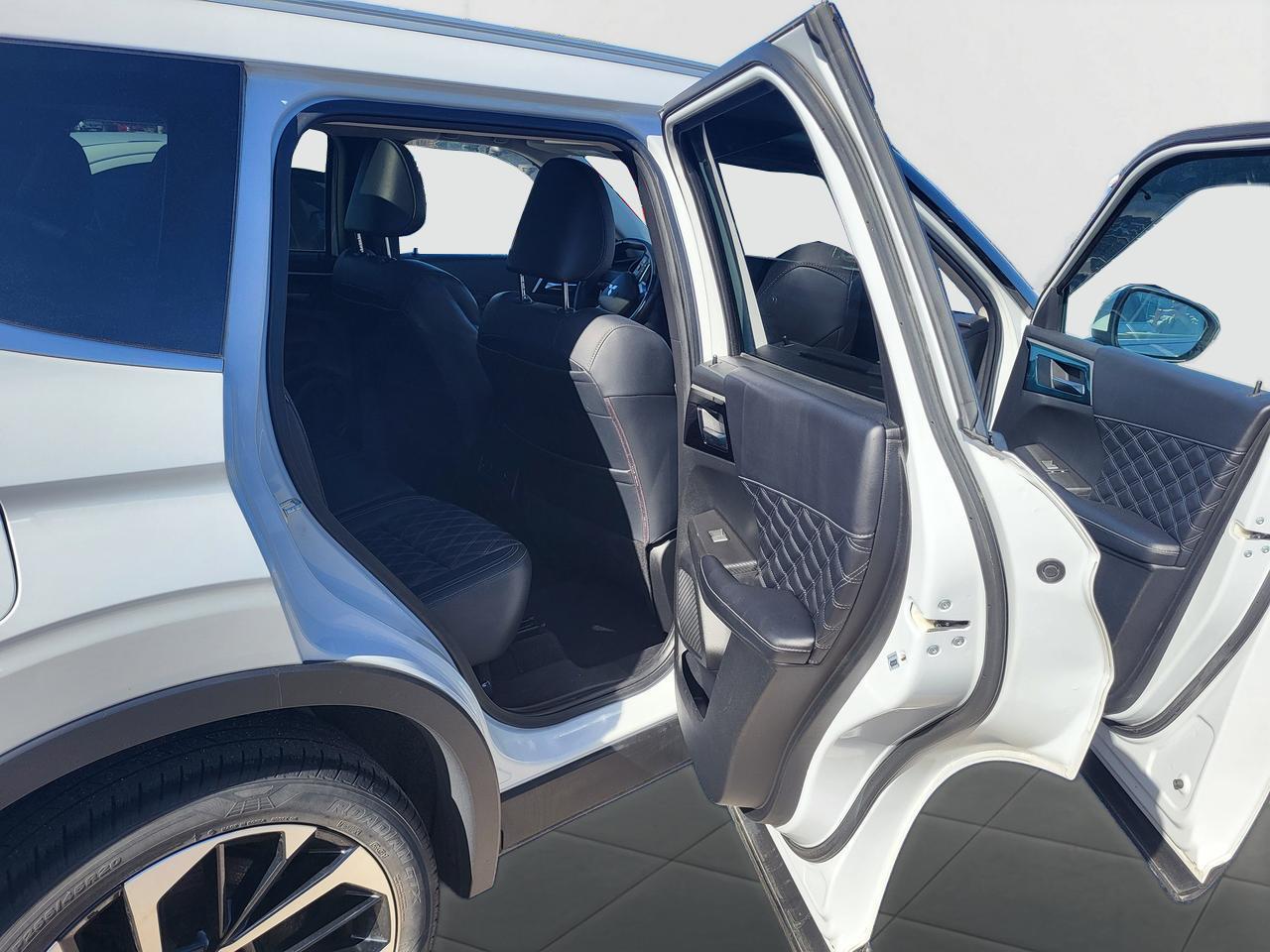 2022 Mitsubishi Outlander SEL Photo