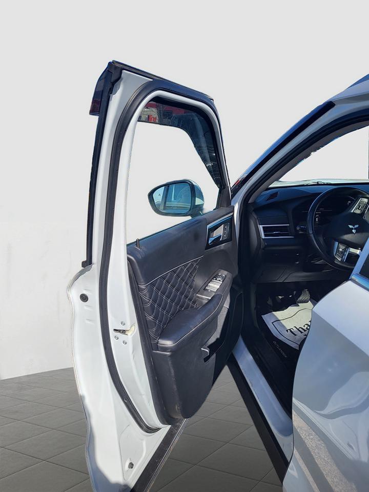 2022 Mitsubishi Outlander SEL Photo
