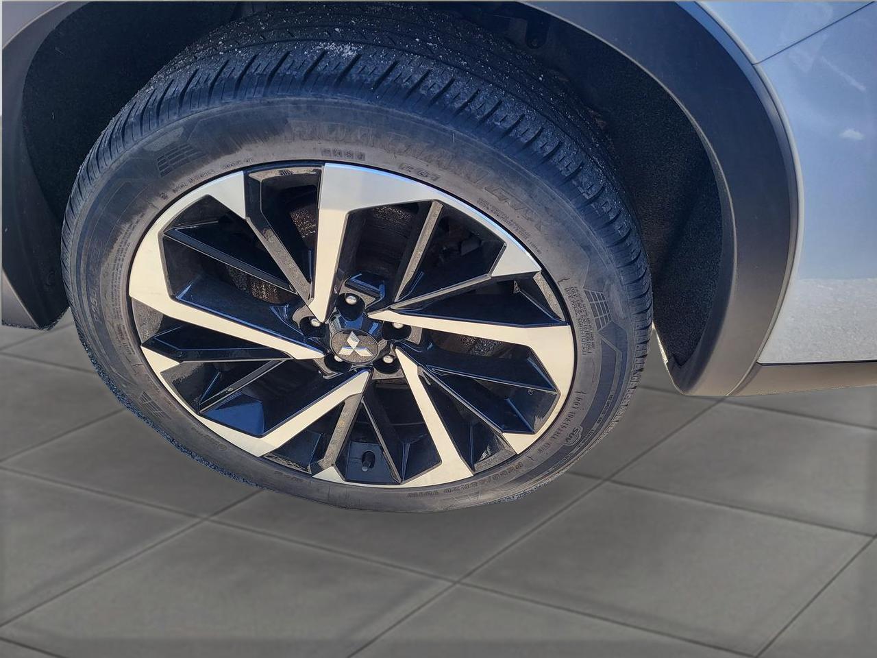 2022 Mitsubishi Outlander SEL Photo