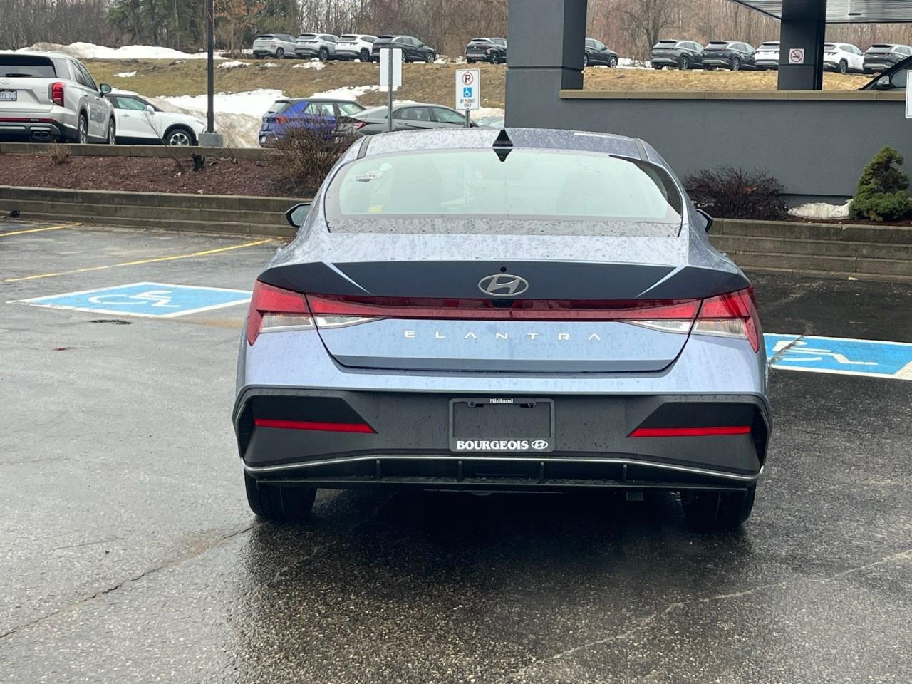 2026 Hyundai Elantra Preferred IVT Photo4