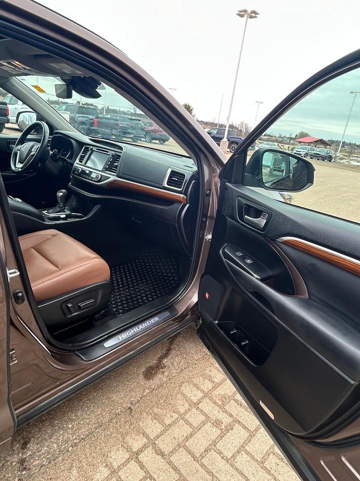 2019 Toyota Highlander LIMITED  Photo