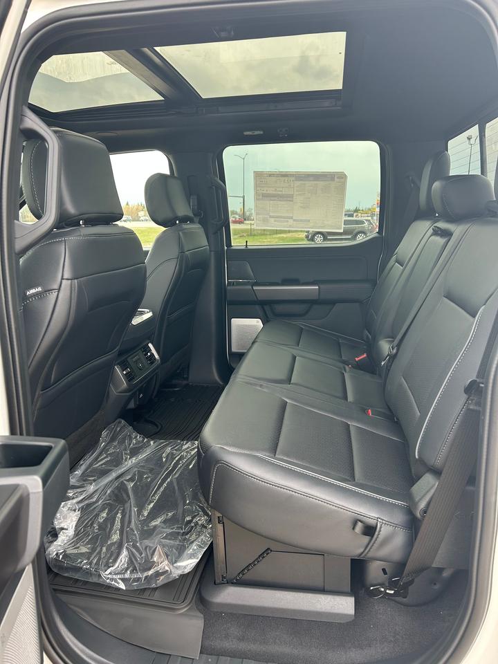 2026 Ford F-150 LARIAT 4WD SUPERCREW 5.5' BOX 502A Photo5
