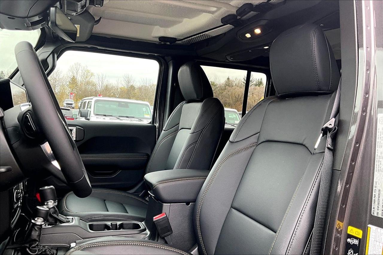 2026 Jeep Wrangler SAHARA | Leather | 18" Alloys | Hardtop | Steps Photo