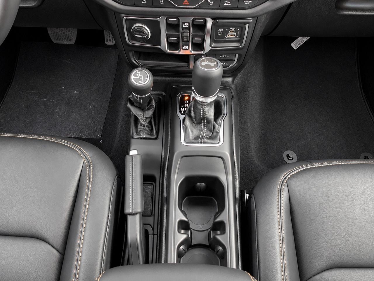2026 Jeep Wrangler SAHARA | Hardtop | Leather | Tow Pkg | 18" Wheels Photo