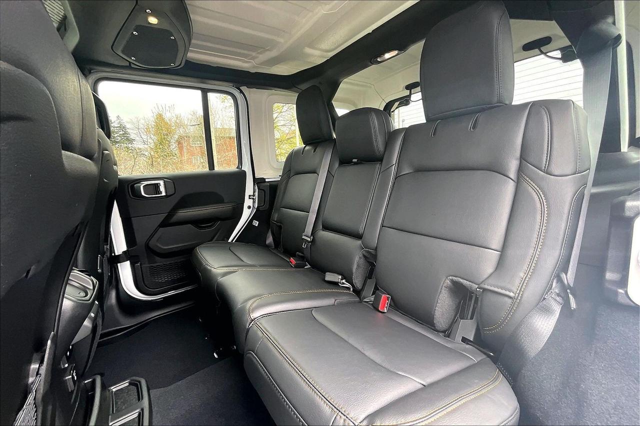 2026 Jeep Wrangler SAHARA | Hardtop | Leather | Tow Pkg | 18" Wheels Photo