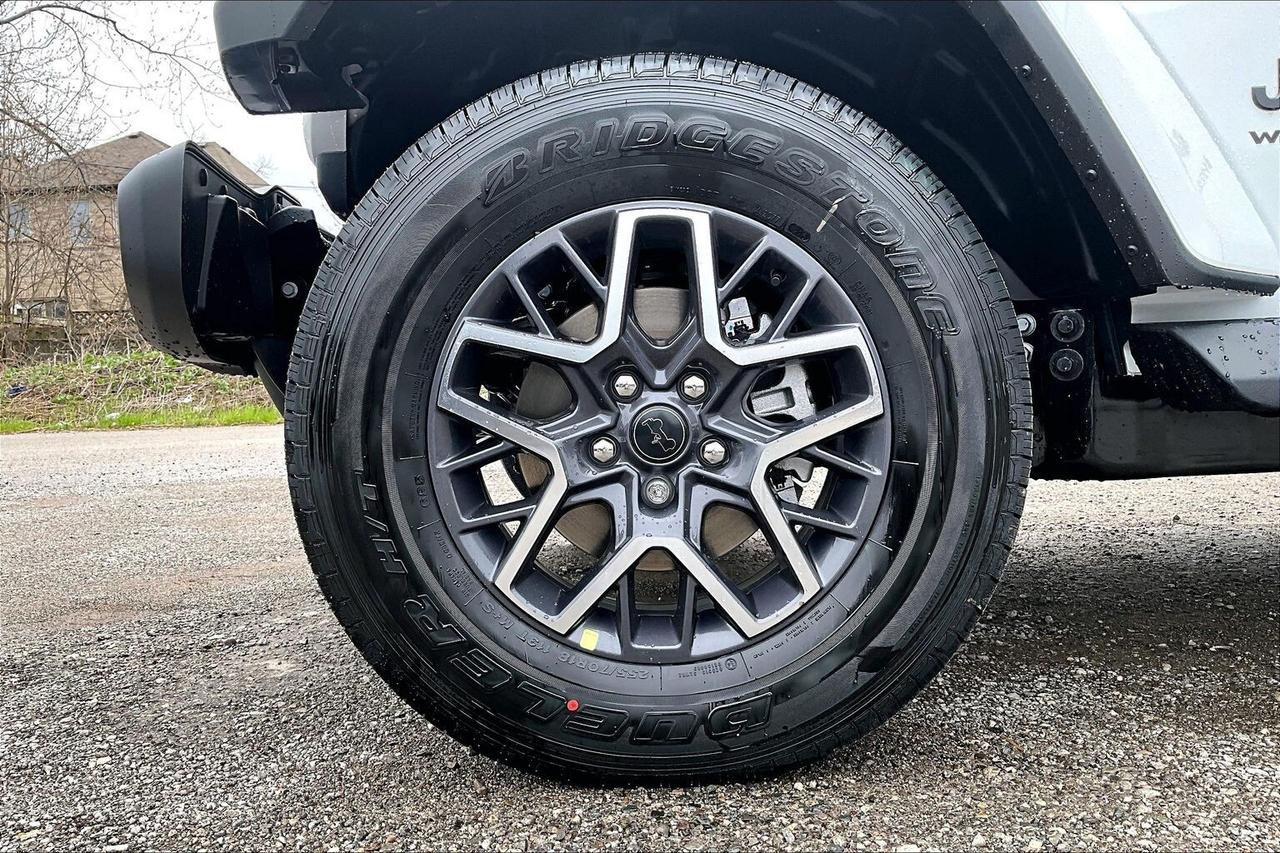2026 Jeep Wrangler SAHARA | Hardtop | Leather | Tow Pkg | 18" Wheels Photo