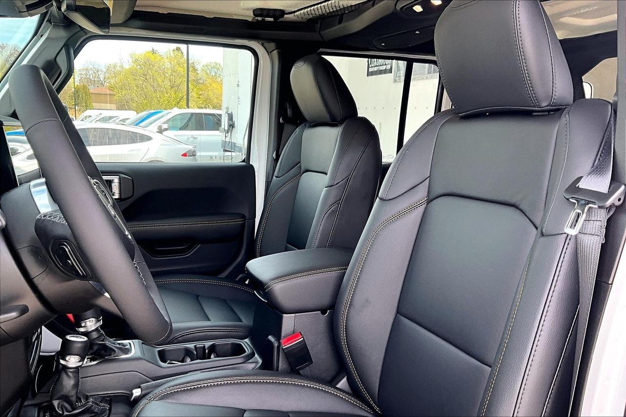 2026 Jeep Wrangler SAHARA | Leather | 18" Alloys | Hardtop | Steps Photo