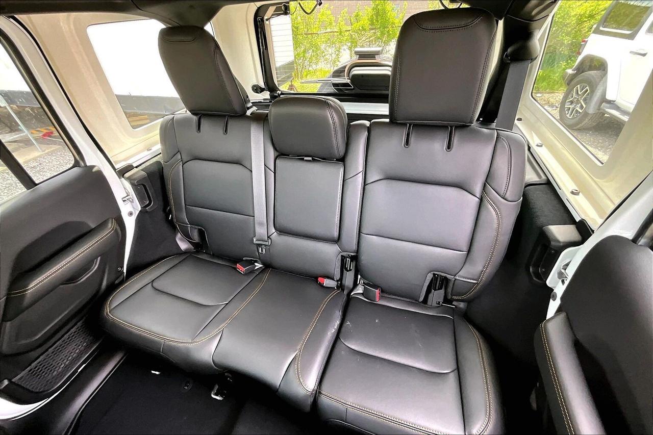2026 Jeep Wrangler SAHARA | Leather | 18" Alloys | Hardtop | Steps Photo
