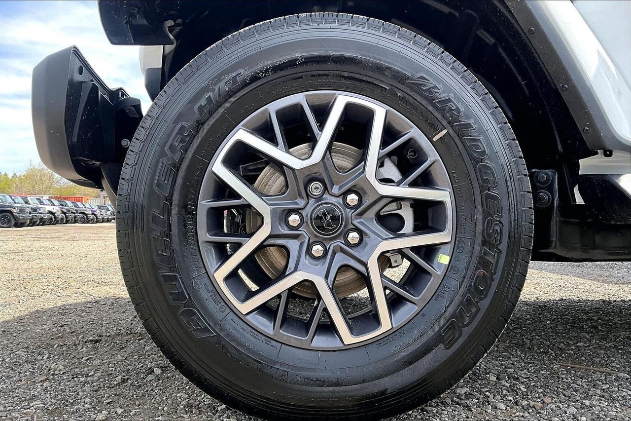 2026 Jeep Wrangler SAHARA | Leather | 18" Alloys | Hardtop | Steps Photo