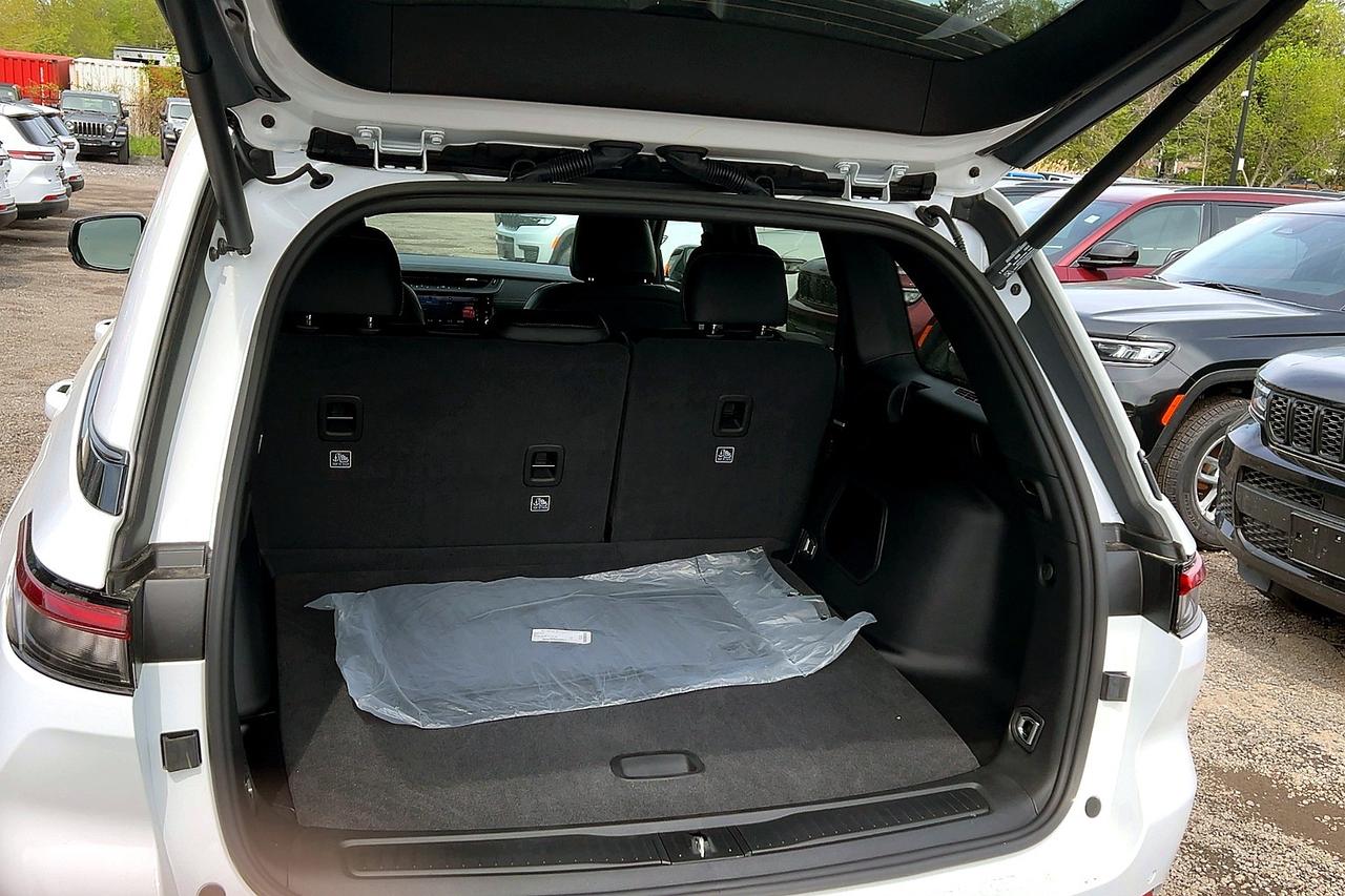 2026 Jeep Grand Cherokee LIMITED RESERVE | Leather | Pano Roof | Pwr Trunk Photo