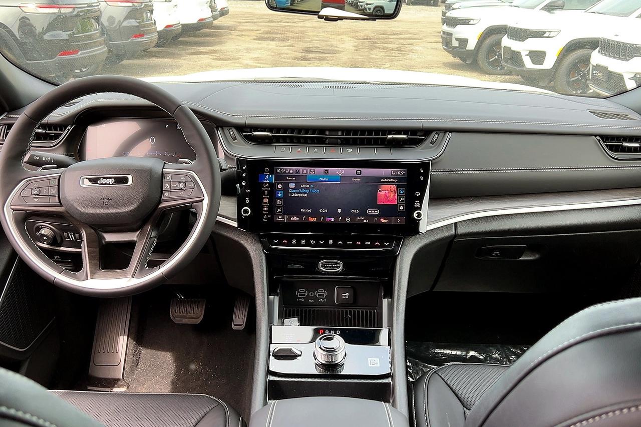 2026 Jeep Grand Cherokee LIMITED RESERVE | Leather | Pano Roof | Pwr Trunk Photo