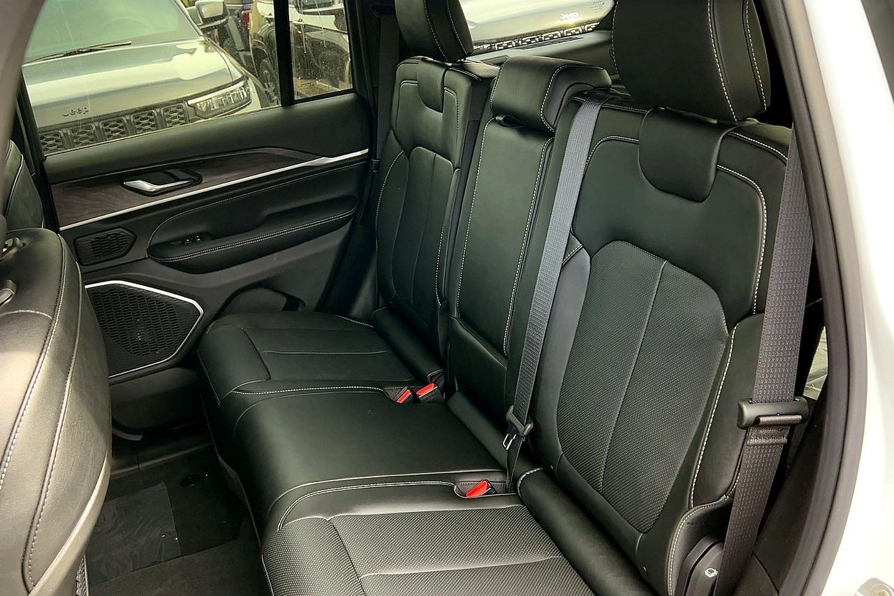 2026 Jeep Grand Cherokee LIMITED RESERVE | Leather | Pano Roof | Pwr Trunk Photo