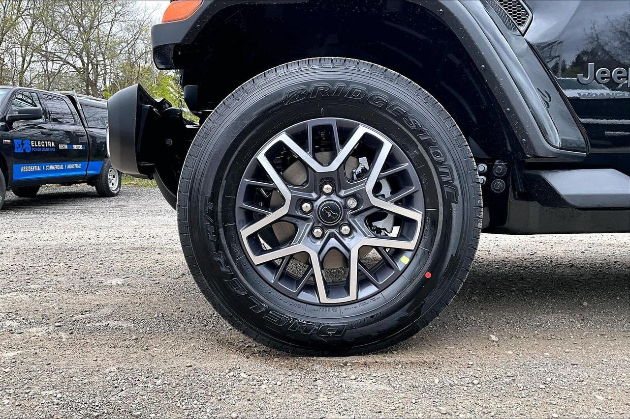 2026 Jeep Wrangler SAHARA | Leather | 18" Alloys | Hardtop | Steps Photo