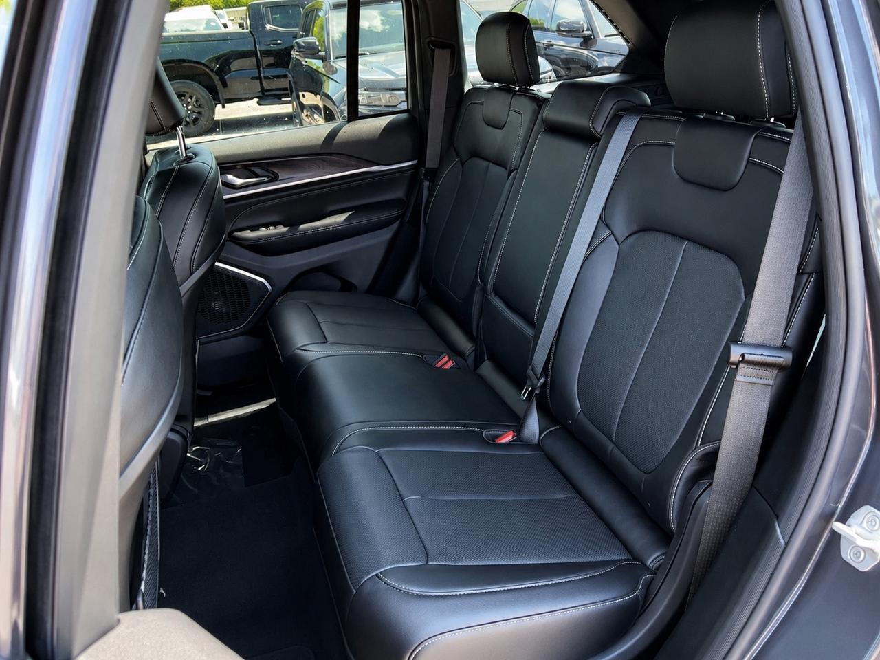 2026 Jeep Grand Cherokee LIMITED RESERVE | Premium Pack | 20"Wheels | NAV Photo