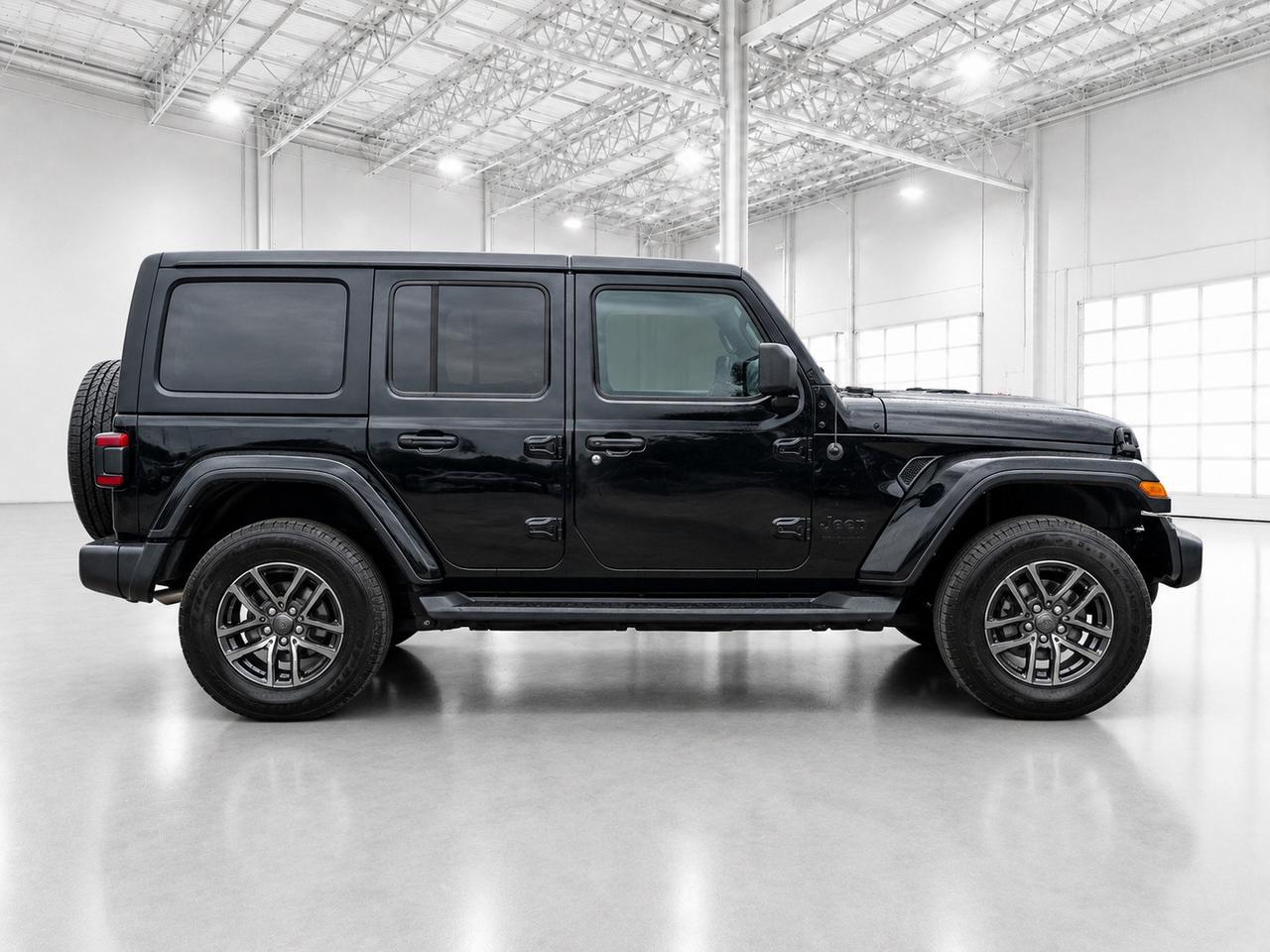 2026 Jeep Wrangler SAHARA | Leather | 18" Alloys | Hardtop | Steps Photo