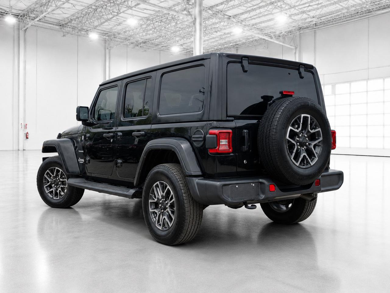2026 Jeep Wrangler SAHARA | Leather | 18" Alloys | Hardtop | Steps Photo