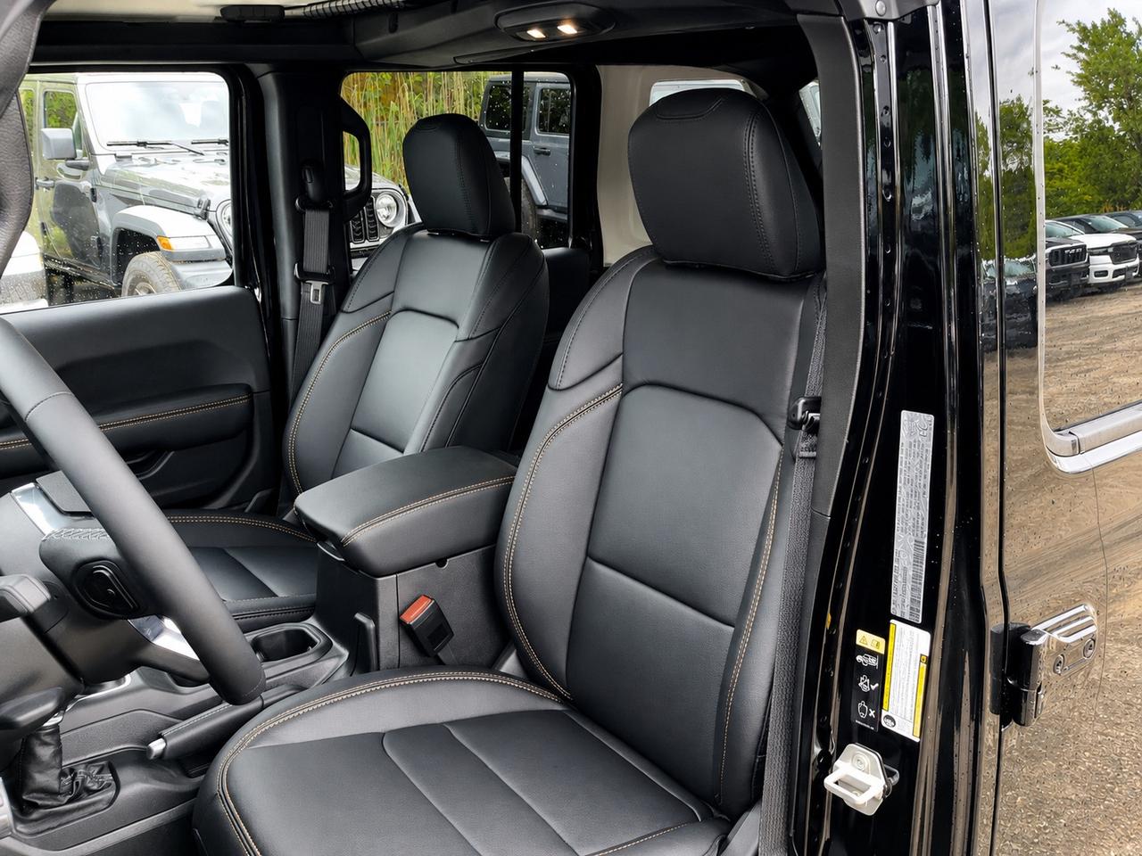 2026 Jeep Wrangler SAHARA | Leather | 18" Alloys | Hardtop | Steps Photo