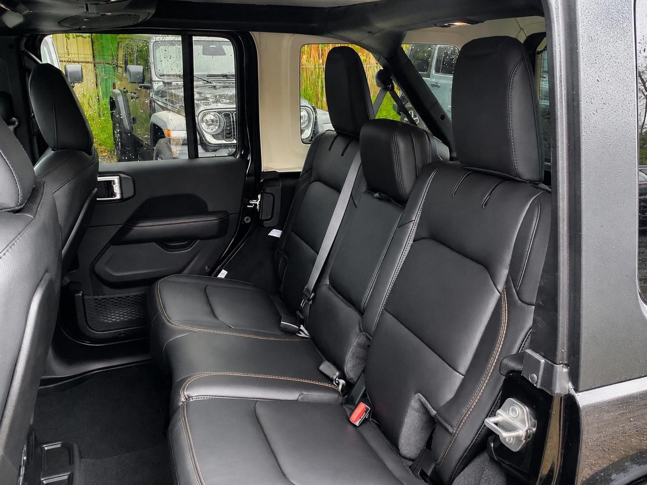 2026 Jeep Wrangler SAHARA | Leather | 18" Alloys | Hardtop | Steps Photo
