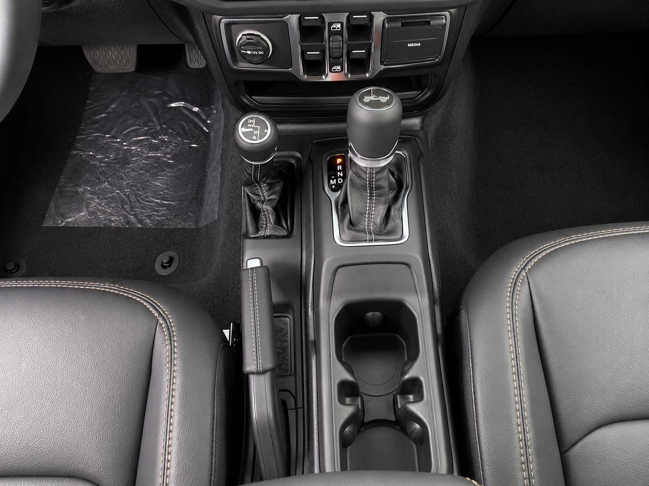 2026 Jeep Wrangler SAHARA | Leather | 18" Alloys | Hardtop | Steps Photo