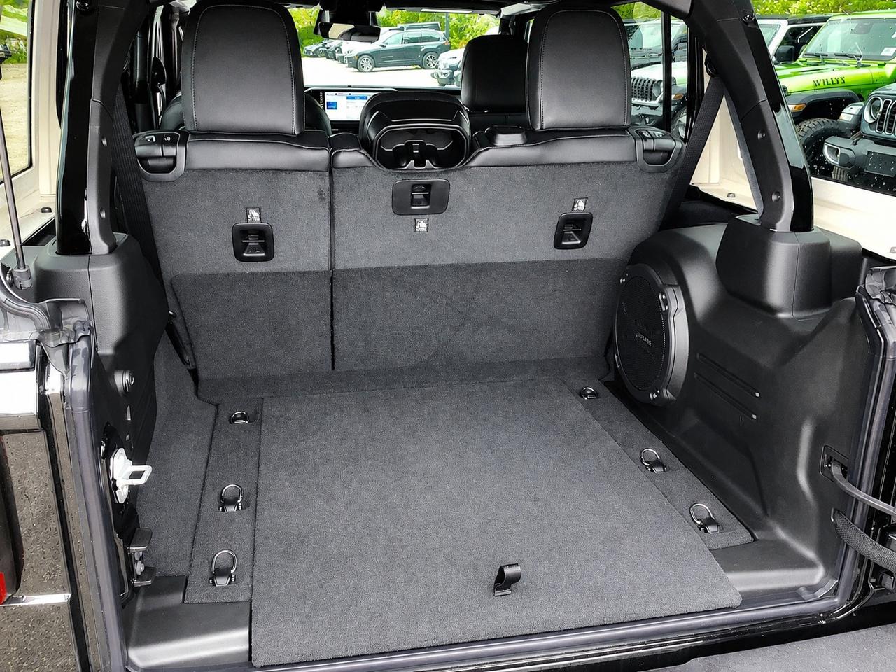 2026 Jeep Wrangler SAHARA | Leather | 18" Alloys | Hardtop | Steps Photo