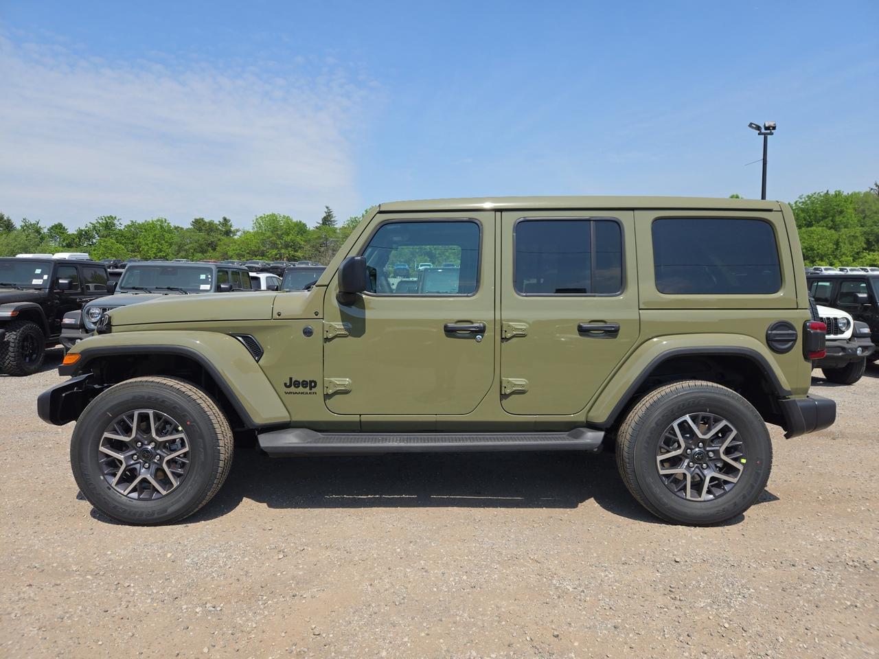 2026 Jeep Wrangler SAHARA | Leather | Tow Grp | Painted Top | NAV Photo