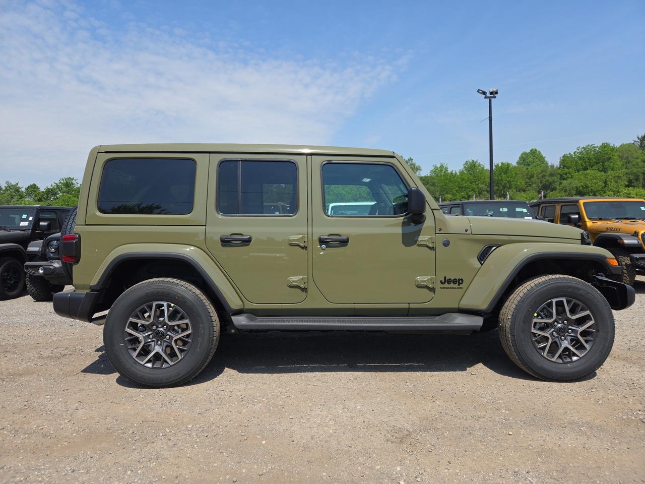 2026 Jeep Wrangler SAHARA | Leather | Tow Grp | Painted Top | NAV Photo