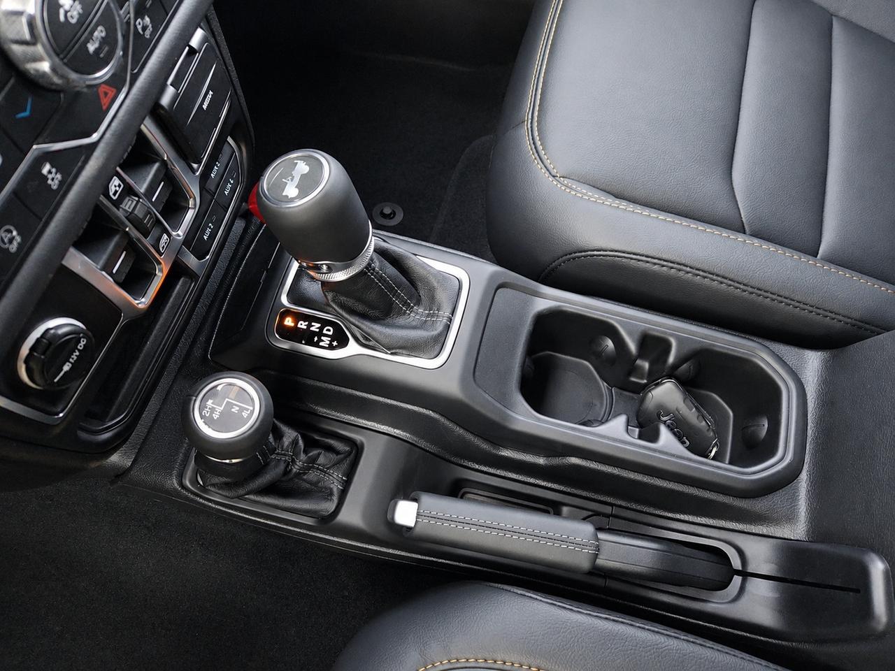 2026 Jeep Wrangler SAHARA | Leather | Tow Grp | Painted Top | NAV Photo