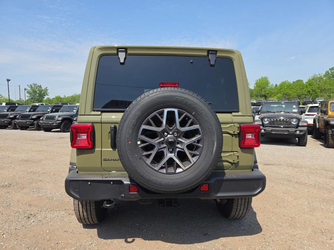 2026 Jeep Wrangler SAHARA | Leather | Tow Grp | Painted Top | NAV Photo4