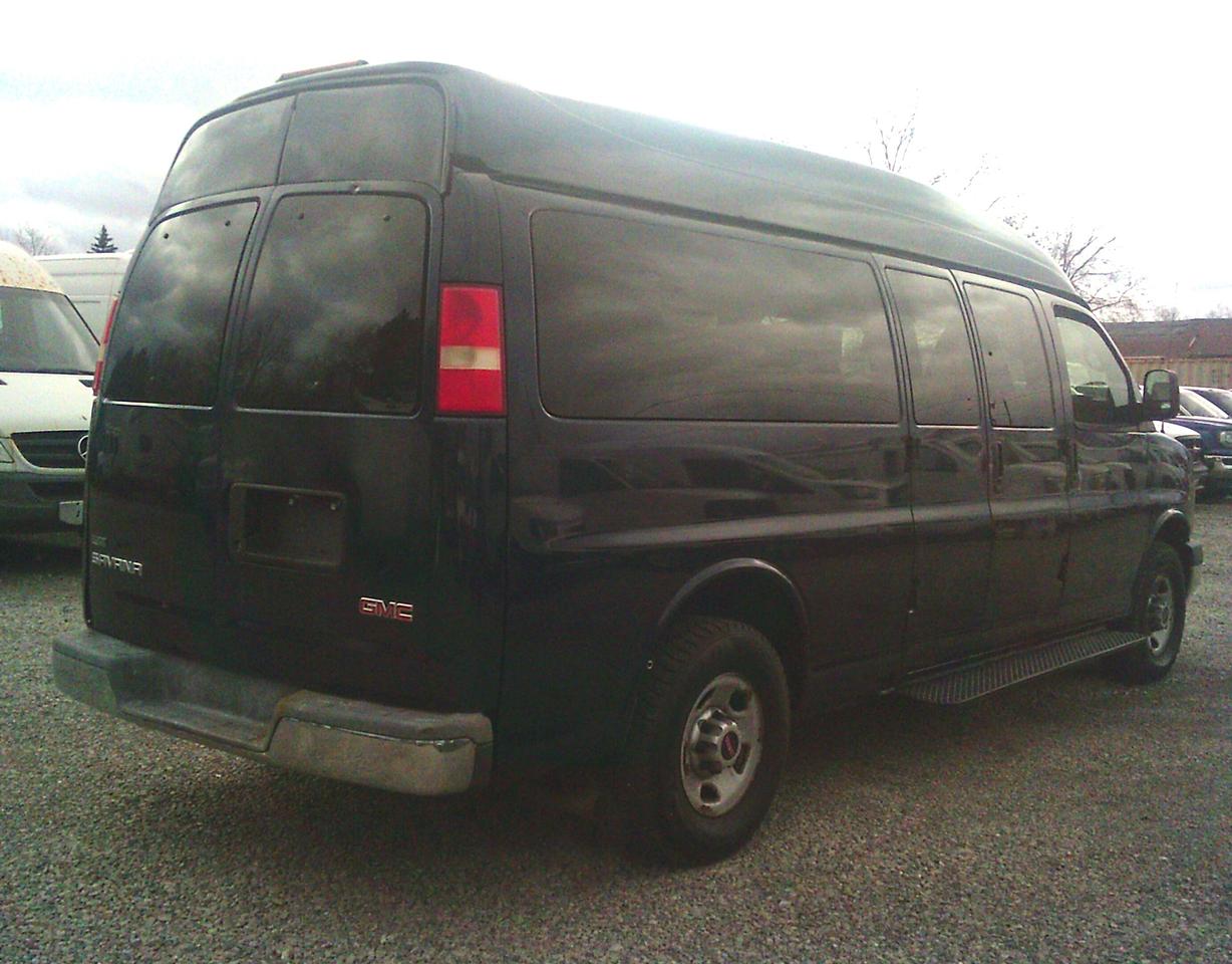 2010 GMC Savana 2500 Passenger WheelChair Van 2500 155 RWD Photo