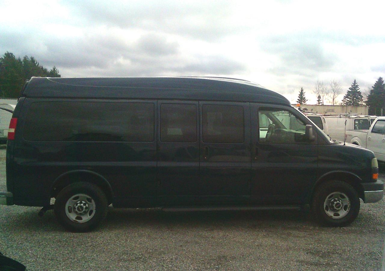 2010 GMC Savana 2500 Passenger WheelChair Van 2500 155 RWD Photo