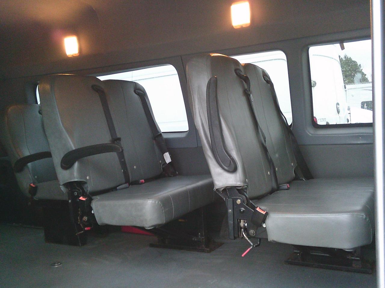 2010 GMC Savana 2500 Passenger WheelChair Van 2500 155 RWD Photo